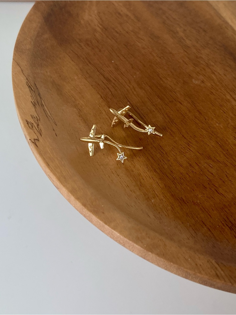 4/$15 Gold Airplane and Star Drop Earrings